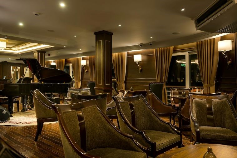 Du Thuyền Paradise Elegance Hạ Long